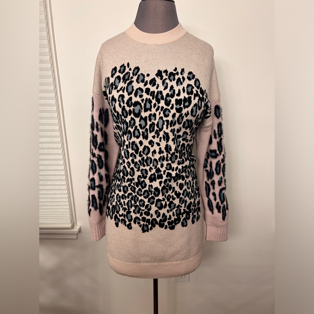 Kenzo pink sweater with leopard print. Size Small